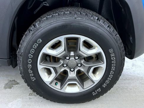 Used 2021 Jeep Cherokee Trailhawk image 22