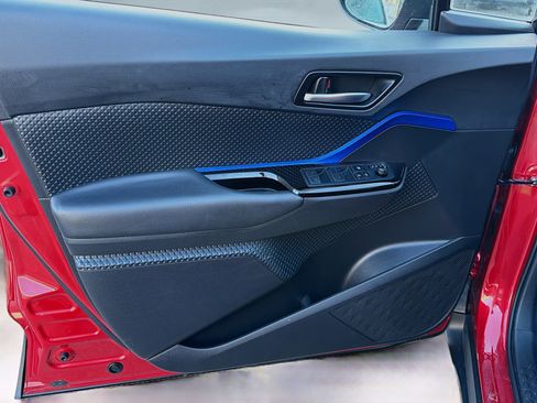 Used 2021 Toyota C-HR XLE FWD image 12