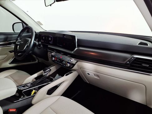 Used 2024 Kia Telluride S image 9