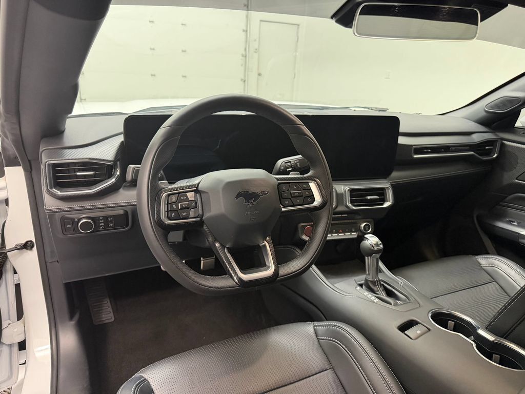Used 2025 Ford Mustang GT Premium RWD image 4