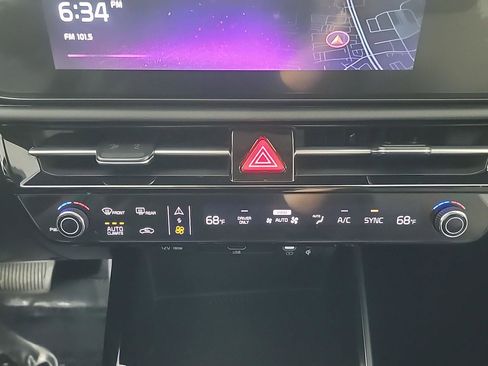 Used 2025 Kia Niro EX image 29