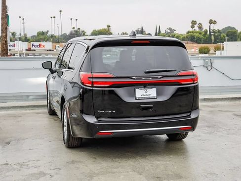 New 2027 Chrysler Pacifica Select FWD image 7