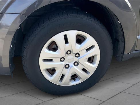 Used 2016 Dodge Journey SE w/ Flexible Seating Group image 11