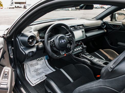 Used 2025 Toyota GR86 Premium RWD image 8
