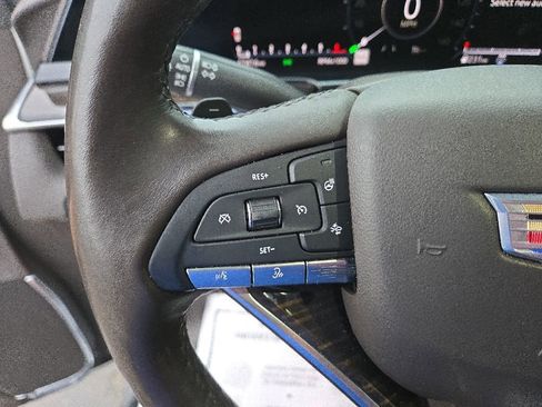 Certified 2021 Cadillac Escalade Premium Luxury AWD/4WD image 17