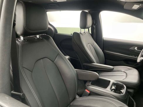 New 2026 Chrysler Voyager LX image 18