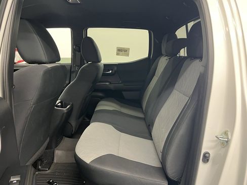 Used 2021 Toyota Tacoma TRD Off-Road image 9