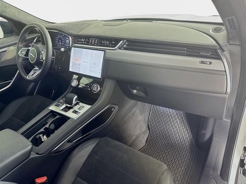 New 2025 Jaguar F-PACE SVR image 31