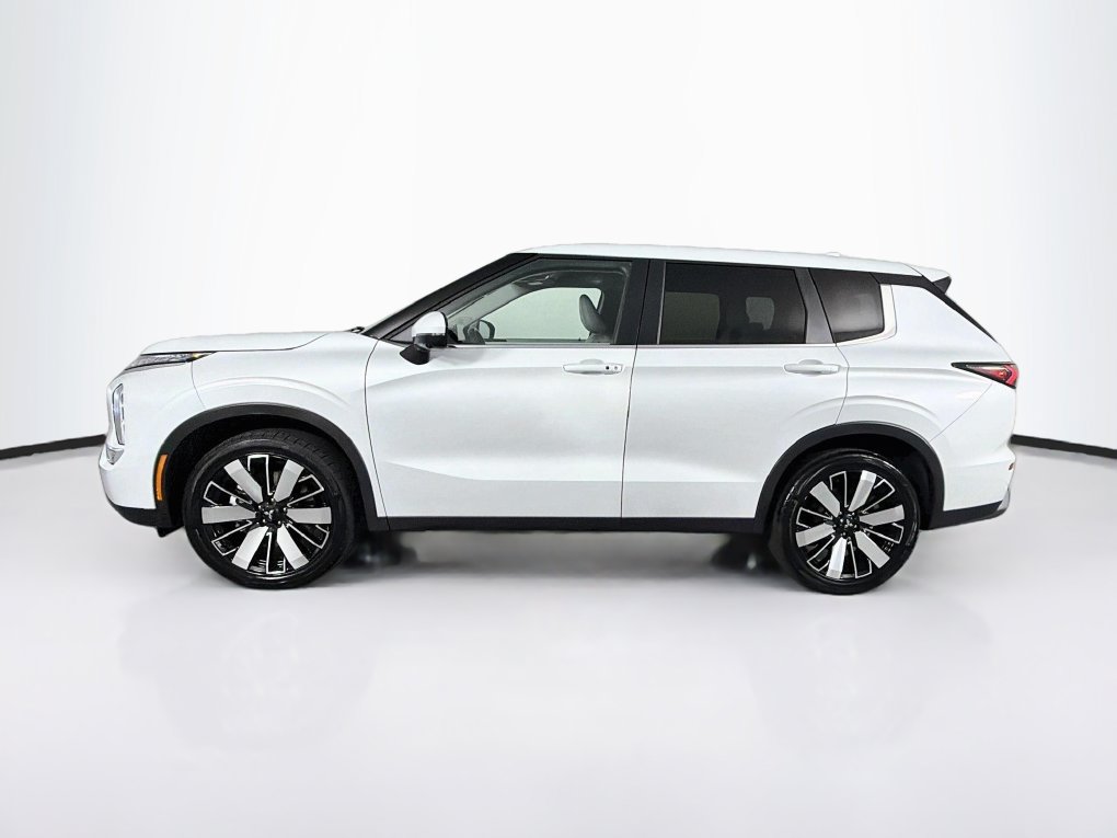Used 2025 Mitsubishi Outlander SE FWD image 6