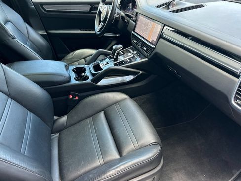 Used 2019 Porsche Cayenne Turbo AWD/4WD image 15