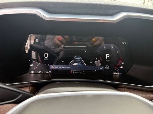 Used 2024 GMC Canyon Denali image 17