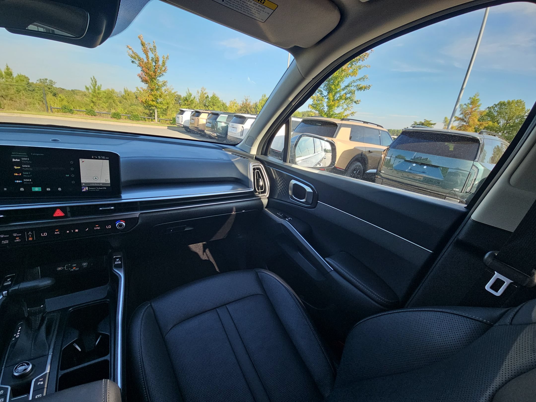 Used 2025 Kia Sorento EX w/ Panoramic Sunroof Package FWD image 11