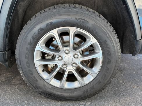 Used 2014 Jeep Grand Cherokee Limited w/ Trailer Tow Group IV AWD/4WD image 16