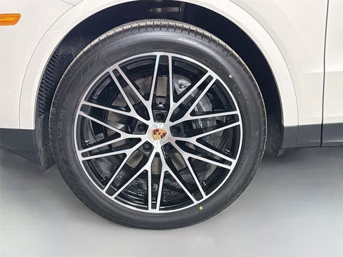 Certified 2026 Porsche Cayenne Coupe AWD/4WD image 11
