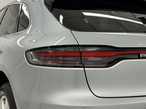 Certified 2025 Porsche Macan image 18