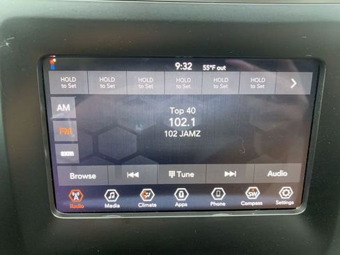 Used 2020 Jeep Cherokee Latitude Plus image 23