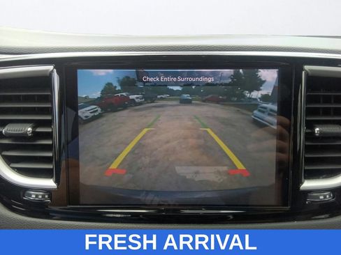 Used 2023 Chrysler Pacifica Touring-L FWD image 28