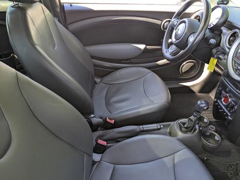 Used 2011 MINI Cooper Clubman w/ Premium Pkg image 11