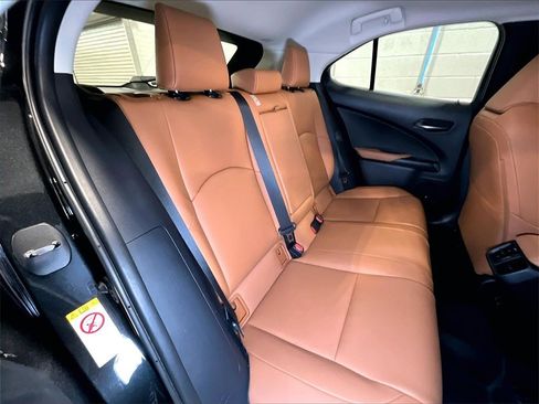 Used 2019 Lexus UX 250h image 21