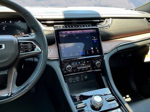 Used 2023 Jeep Grand Cherokee Summit w/ Advanced Protech Group IV AWD/4WD image 11