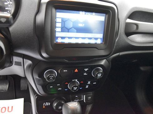 Used 2021 Jeep Renegade Latitude AWD/4WD image 11