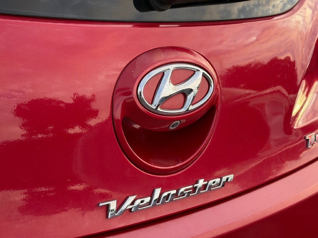 Used 2016 Hyundai Veloster Turbo FWD image 12