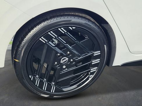New 2027 Nissan Sentra SR w/ Floor Mat Package FWD image 10