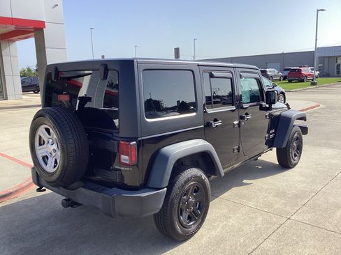 Used 2017 Jeep Wrangler Unlimited Sport w/ Connectivity Group AWD/4WD image 7