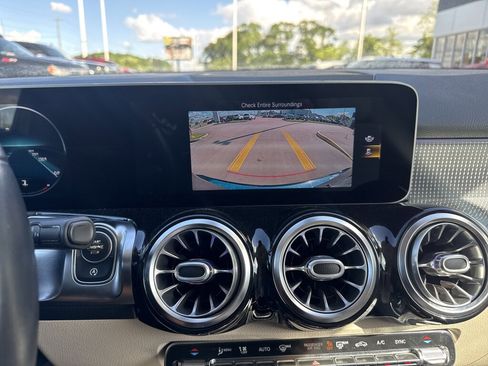 Used 2020 Mercedes-Benz GLB 250 image 32