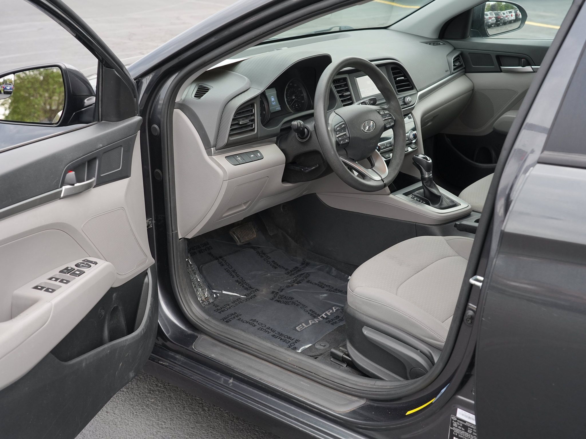 Used 2020 Hyundai Elantra SE FWD image 14