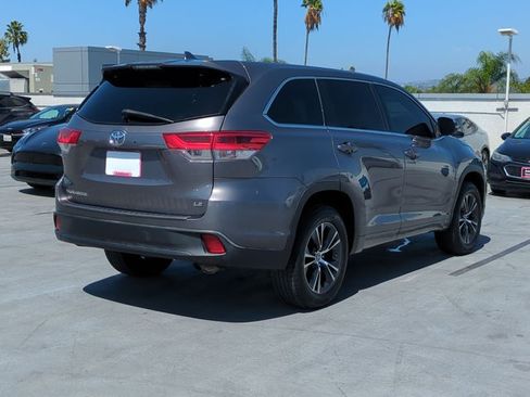 Used 2018 Toyota Highlander Plus FWD image 5