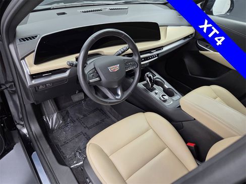 Used 2024 Cadillac XT4 Luxury w/ Cold Weather Package image 22