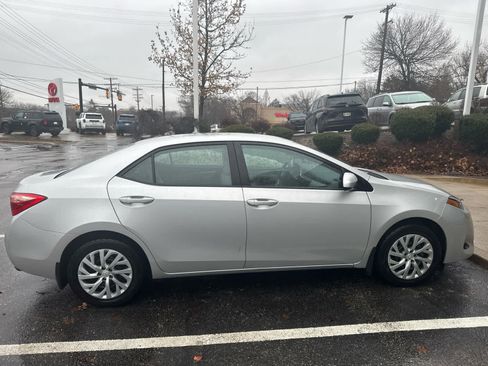 Used 2018 Toyota Corolla LE image 3