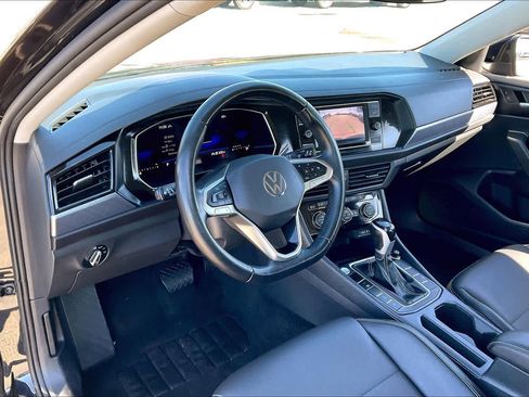 Used 2024 Volkswagen Jetta SE image 18