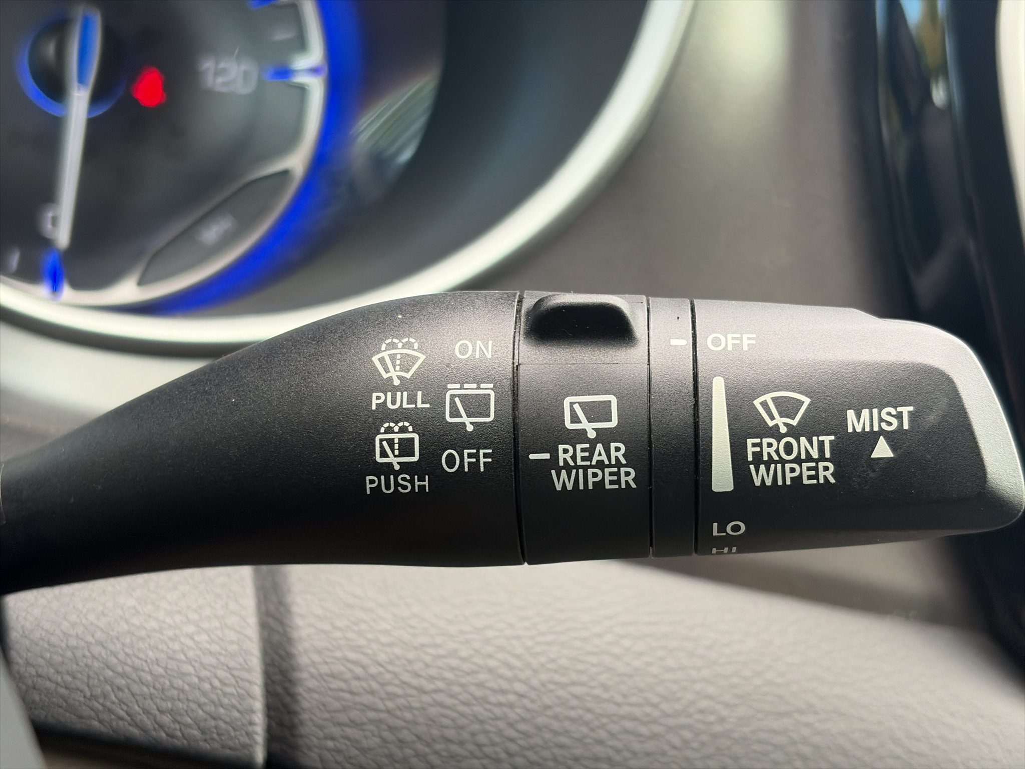 Used 2024 Chrysler Pacifica Touring-L FWD image 12