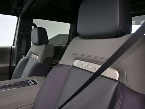 New 2025 GMC Hummer EV 2X w/ LPO, Sport Package image 18