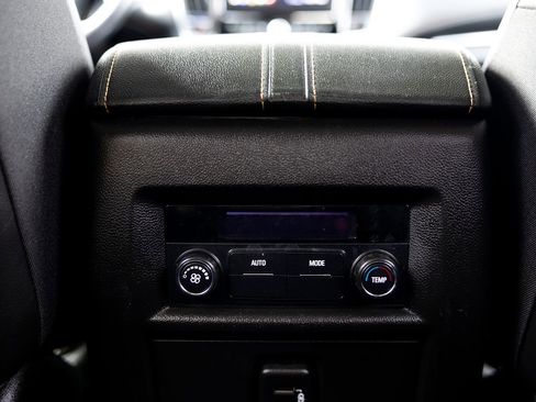 Used 2021 Chevrolet Traverse LT image 28