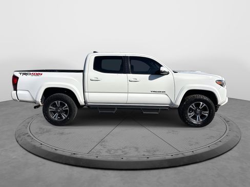 Used 2019 Toyota Tacoma TRD Sport w/ Technology Package image 9