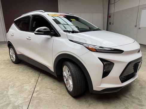 Used 2023 Chevrolet Bolt EUV LT w/ Driver Confidence Package image 8