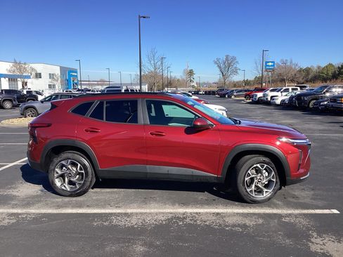 Used 2025 Chevrolet Trax LT image 5