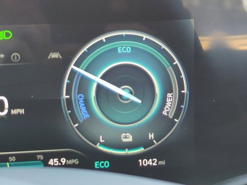 Certified 2025 Hyundai Elantra SEL image 26