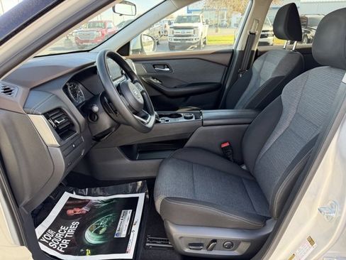 Used 2021 Nissan Rogue SV image 16