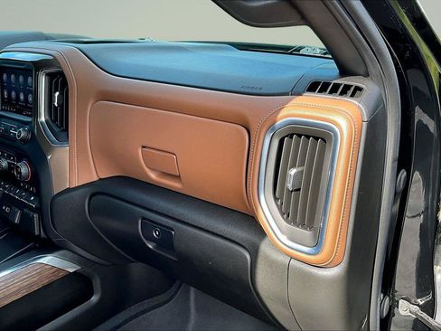 Used 2021 Chevrolet Silverado 1500 High Country w/ Technology Package AWD/4WD image 18