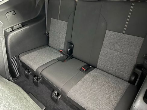 Used 2025 GMC Acadia Elevation image 27