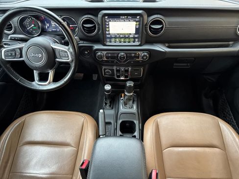 Used 2022 Jeep Wrangler Unlimited Sahara AWD/4WD image 3