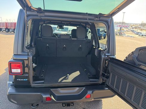 Certified 2025 Jeep Wrangler Willys 4xe image 18