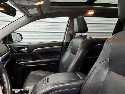 Used 2018 Toyota Highlander Limited Platinum image 21