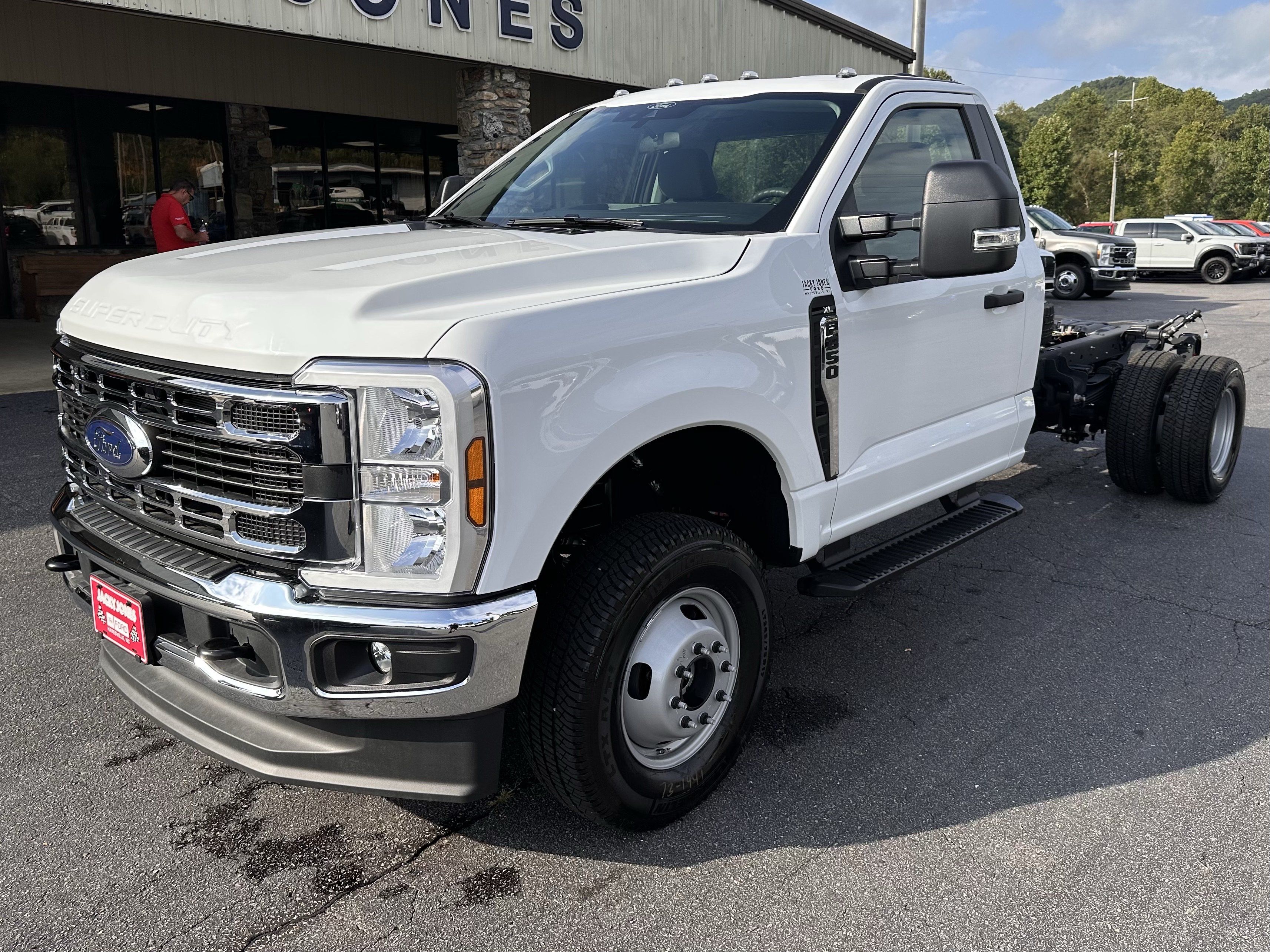 Used 2026 Ford F350 XL w/ XL Chrome Package AWD/4WD image 2