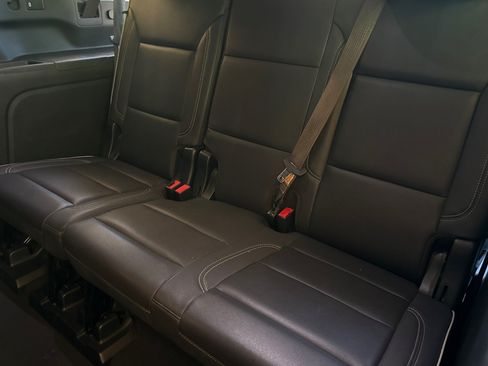 Used 2023 GMC Yukon XL SLT AWD/4WD image 19