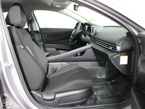 Used 2025 Hyundai Elantra Blue image 22
